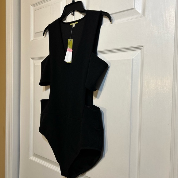 NWT Gianni Bini Size L Large Black Sleeveless V-neck Side Cutout Bodysuit Top - Picture 3 of 11